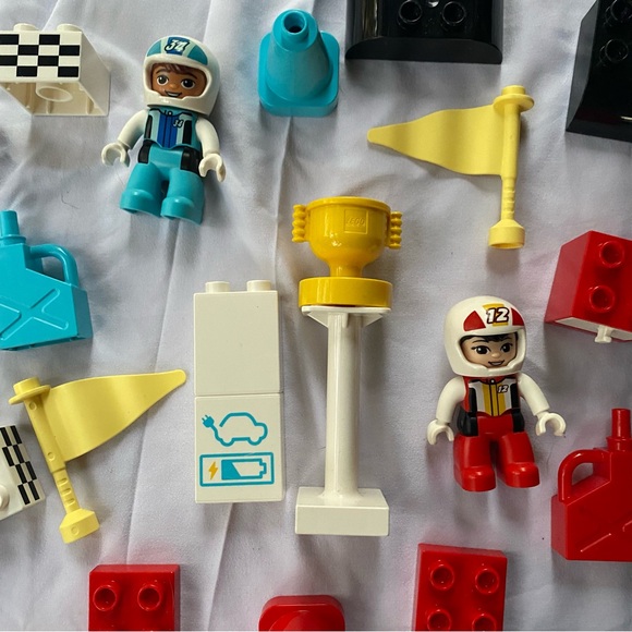 Lego Duplo Race Cars Drivers Lot Extra Parts Incomplete Set Mixed Parts Gas Cans - Picture 5 of 7